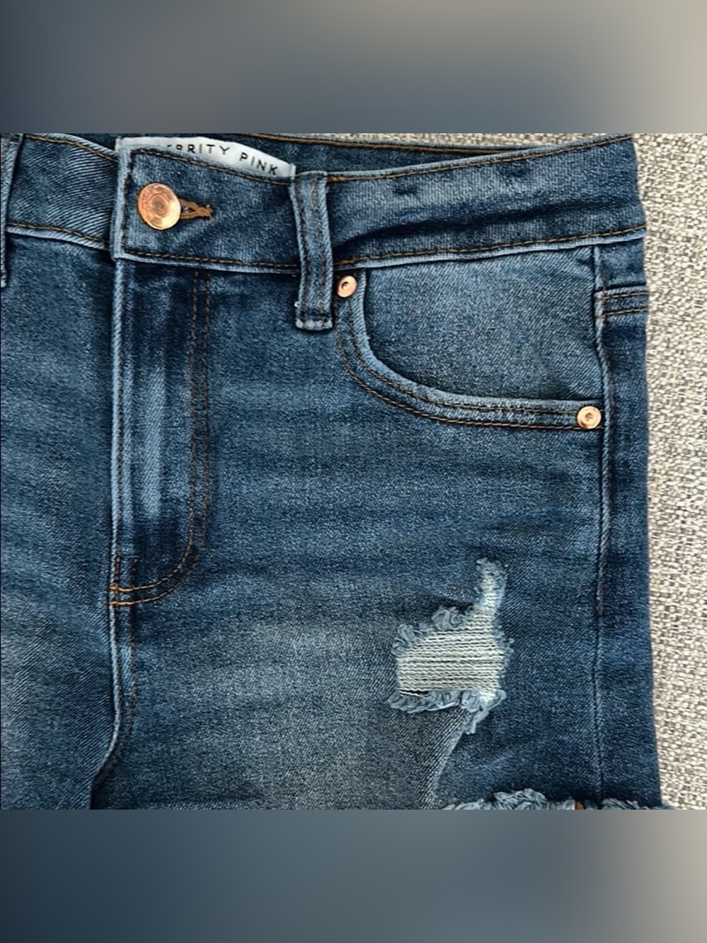 NWOT—Celebrity Pink Frayed Hem Distressed Denim Shorts Size 9/29 - Picture 5 of 10